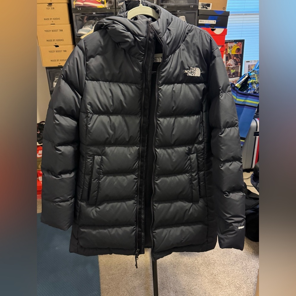 Women’s Navy Blue North Face 550 Winter Jacket. Excellent Condition.